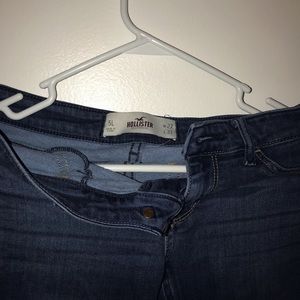 Hollister frayed bottom jeggings